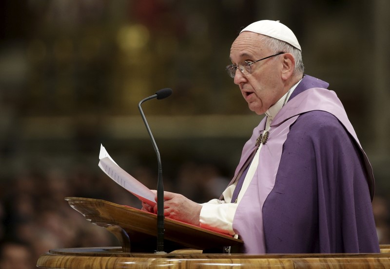 © Reuters. Papa Francisco durante cerimônia no Vaticano