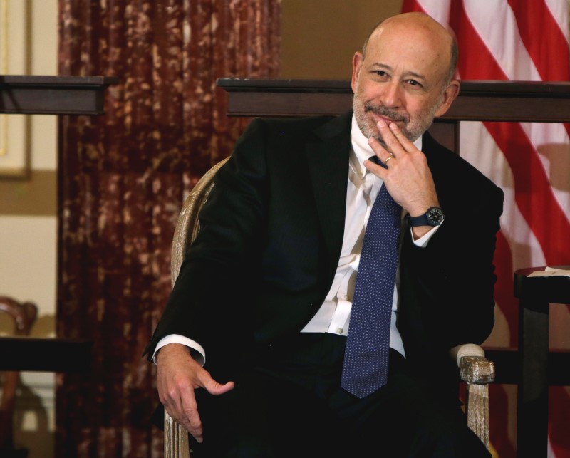 © Reuters. Goldman Sachs Chairman and CEO, Lloyd Blankfein, waits to speak at the 10,000 Women/State Department Entrepreneurship Program at the State Department in Washington