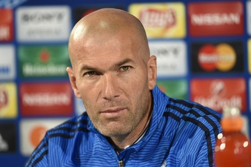 © Reuters. Madrid se juega "la temporada" el martes ante Wolfsburgo, dice Zidane