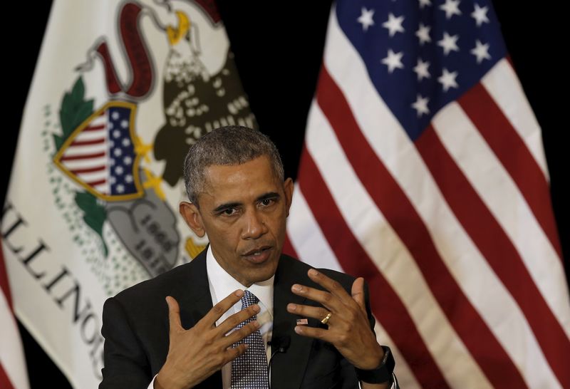 © Reuters. U.S. President Barack Obama speaks at the University of Chicago Law School in Chicago