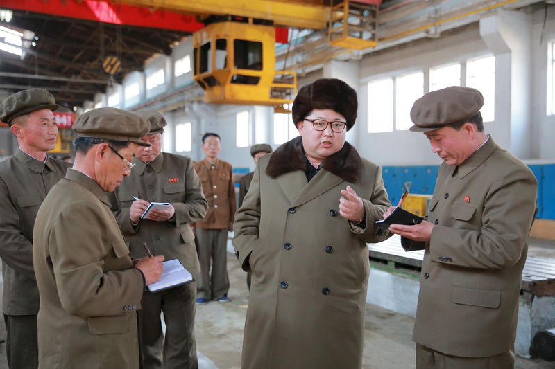 © Reuters. وكالة: الزعيم الكوري الشمالي أشرف على اختبار محرك لصاروخ باليستي