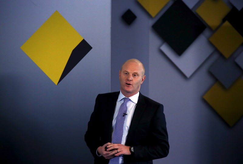 © Reuters. Commonwealth Bank CEO Ian Narev speaks during a media conference at the company's headquarters in Sydney, Australia