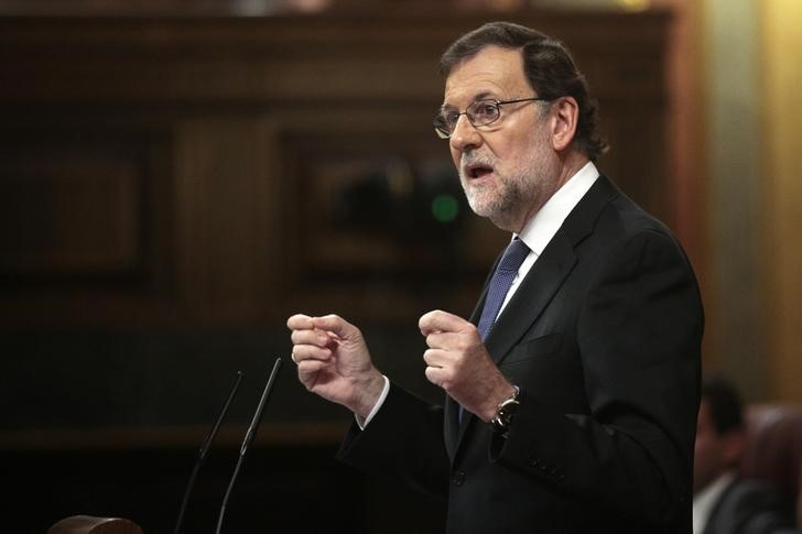 © Reuters. Rajoy reitera a los socialistas su oferta de gran coalición