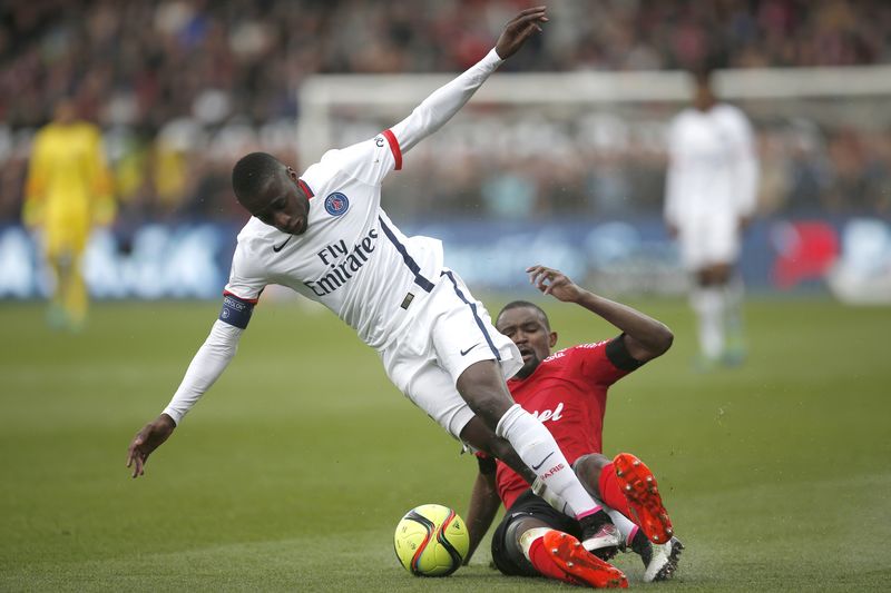 © Reuters. EA Guingamp v Paris St Germain - French Ligue 1 - Roudourou Stadium