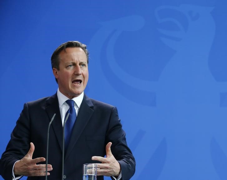 © Reuters. ter Cameron address news conference in Berlin