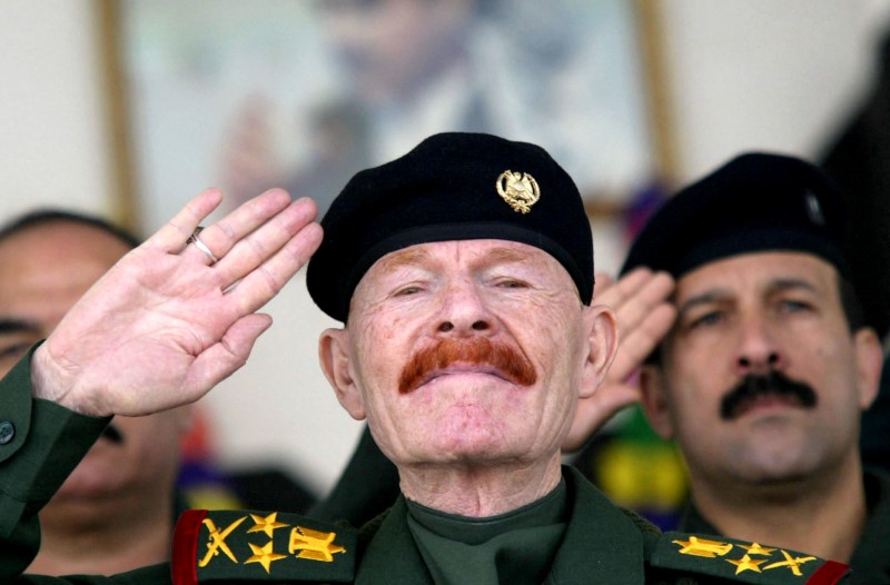 © Reuters. Iraqi Defence Ministry says top Saddam aide Izzat Ibrahim al-Douri has been captured.