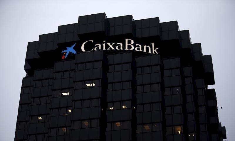 © Reuters. Caixabank y Dos Santos alcanzan acuerdo sobre BPI el último día del plazo