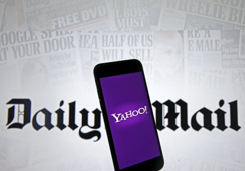 © Reuters. Smartphone with Yahoo logo is seen in front of a displayed Daily Mail logo