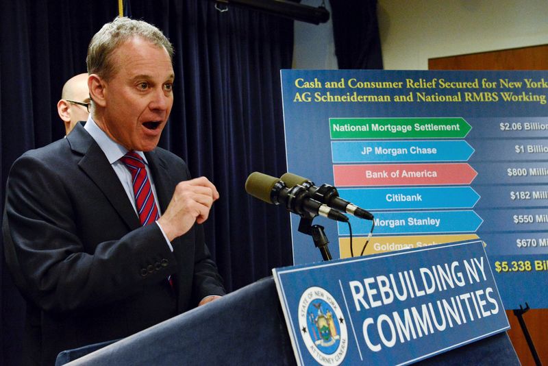 © Reuters. Attorney General Eric Schneiderman speaks at a news conference in the Manhattan borough in New York