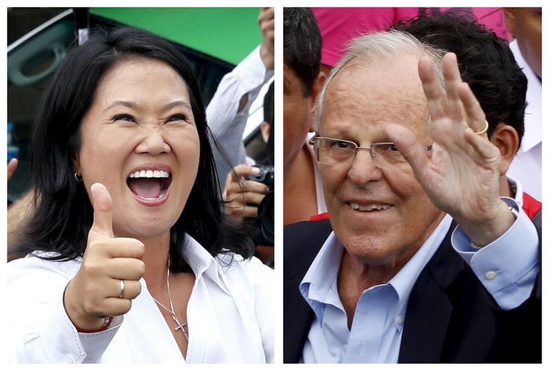 © Reuters. Keiko Fujimori e Pedro Pablo Kuczynski durante votação no Peru