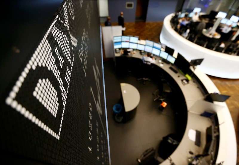 © Reuters. LES BOURSES EUROPÉENNES EN LÉGÈRE BAISSE DANS LES PREMIERS ÉCHANGES