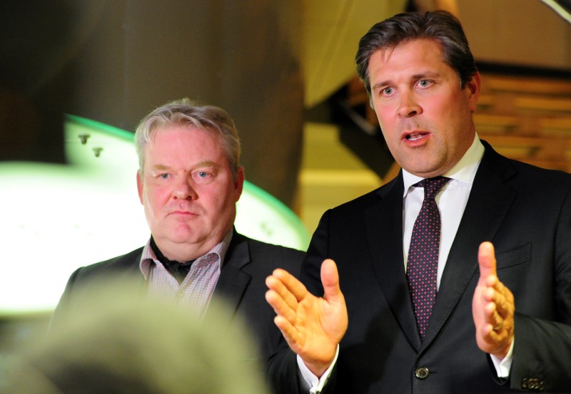 © Reuters. Sigurdur Ingi Johannsson, minister of fisheries and agriculture who was named as new Iceland prime minister attends press conference in Reykjavik