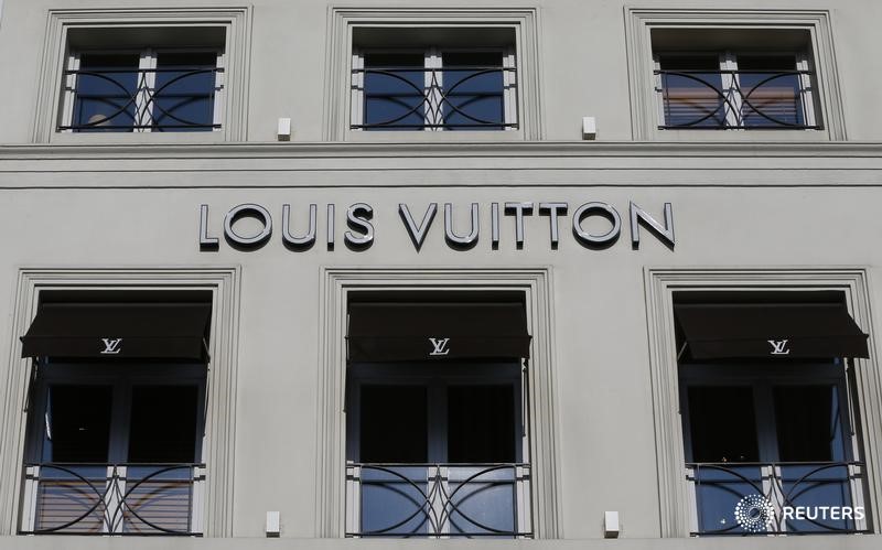 © Reuters. Магазин Louis Vuitton в Брюсселе