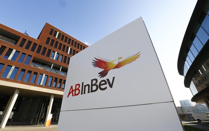 © Reuters. The logo of Anheuser-Busch InBev is pictured outside the brewer's headquarters in Leuven
