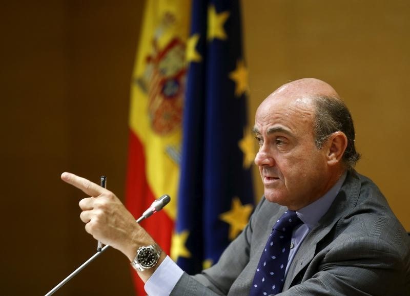 © Reuters. De Guindos dice que las nuevas previsiones económicas serán 