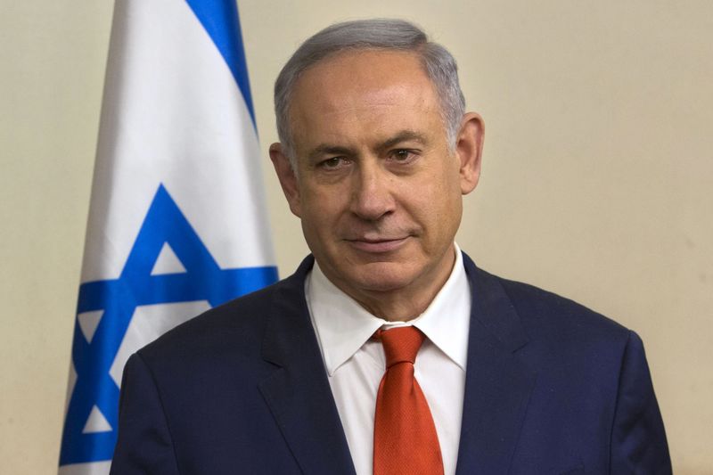 © Reuters. Israeli Prime Minister Benjamin Netanyahu looks on at his office in Jerusalem