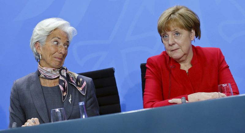 © Reuters. FMI recorta perspectivas de crecimiento mundial, advierte de riesgo de estancamiento