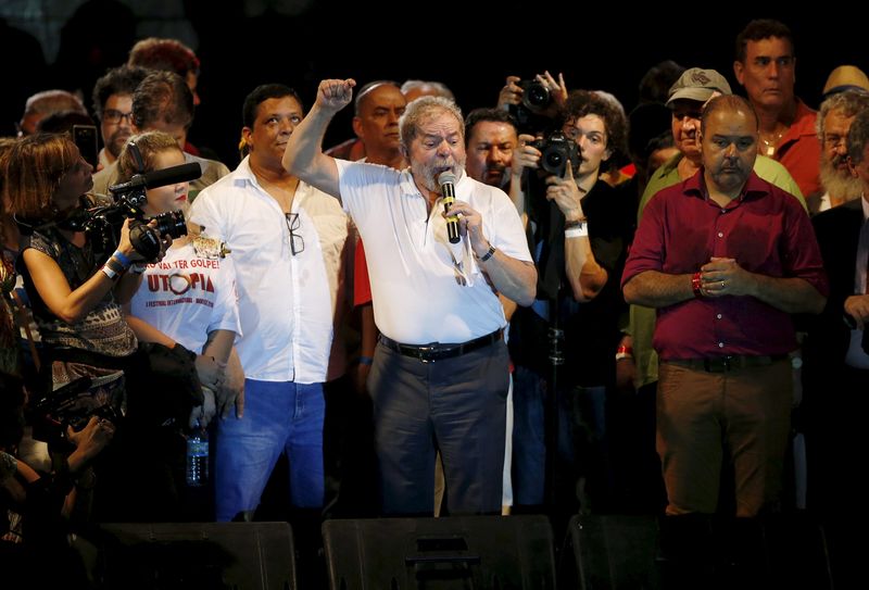 © Reuters. Ex-presidente Lula faz discurso no Rio de Janeiro