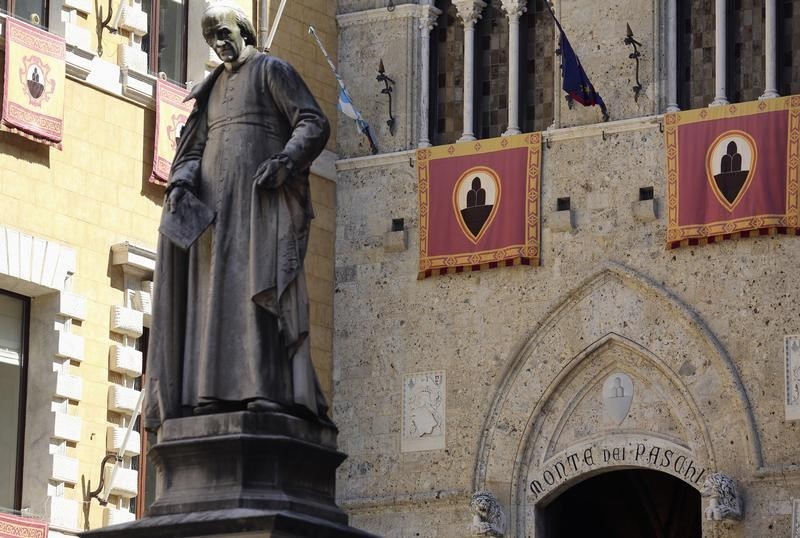 © Reuters. A view of the Monte dei Paschi di Siena bank headquarters in downtown Siena