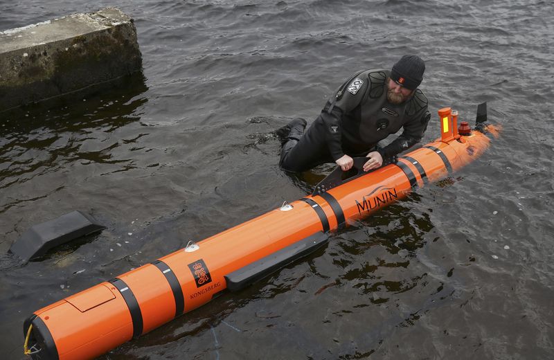 © Reuters. Subsea engineer John Haig launches Munin an intelligent marine robot to explore Loch Ness in Scotland