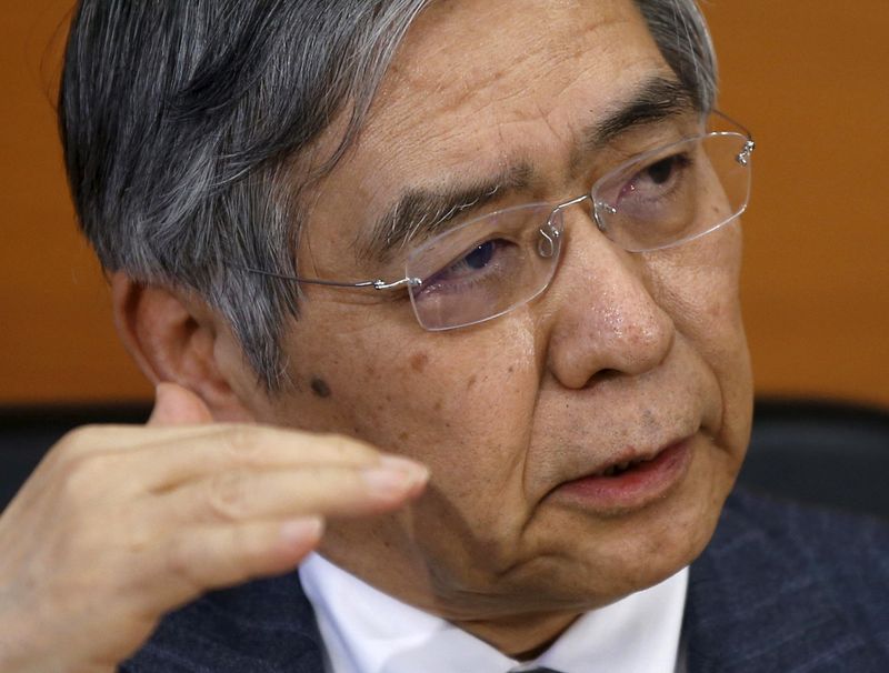 © Reuters. Kuroda attends a news conference at the BOJ headquarters in Tokyo