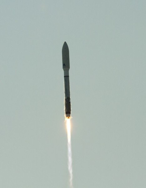 © Reuters. شركة (يونايتد لونش ألاينس) تجمد رحلات الصاروخ (أطلس 5)