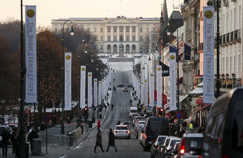 © Reuters. File photo shows the Royal Palace at the end of Karl Johans Gate in Oslo