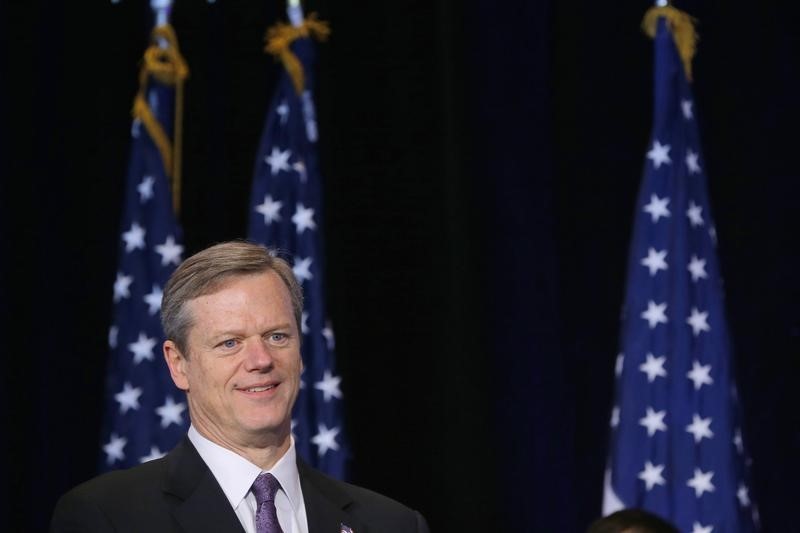 © Reuters. Massachusetts Governor Charlie Baker waits to speak at a news conference in Boston