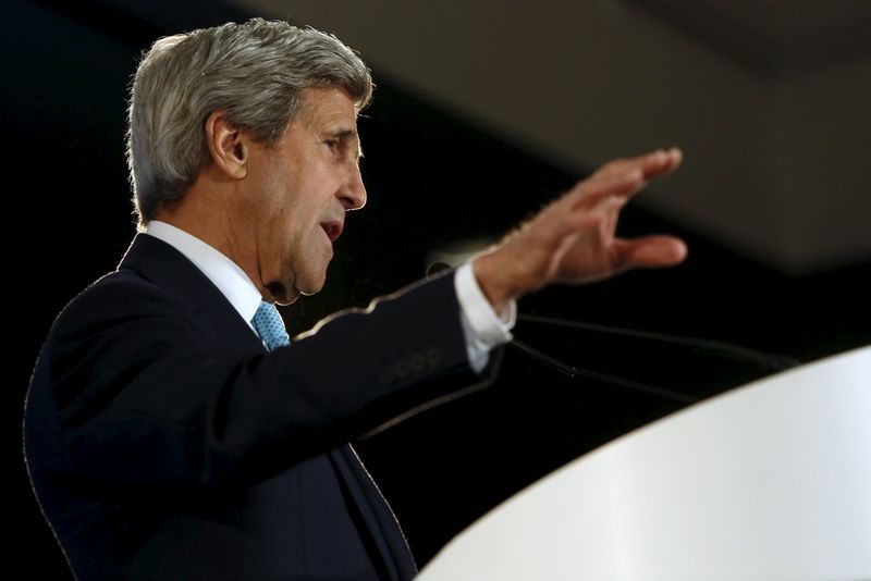 © Reuters. Kerry delivers remarks on trade at an event with the Pacific Council on International Policy in Los Angeles
