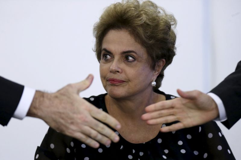 © Reuters. Esperanzas de Rousseff se desvanecen, el Supremo no frena el juicio político