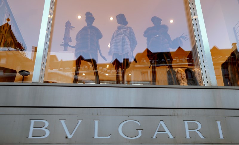 © Reuters. A display window of Italian luxury group Bulgari is seen St. Moritz