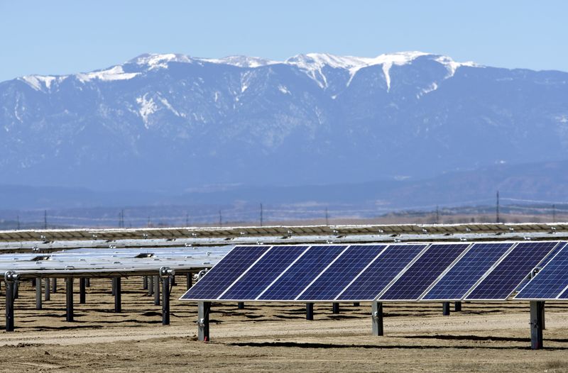 © Reuters. The Comanche Solar facility is shown in Pueblo, Colorado