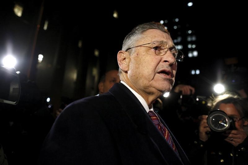 © Reuters. Former New York State Assembly Speaker Sheldon Silver leaves a courthouse in New York