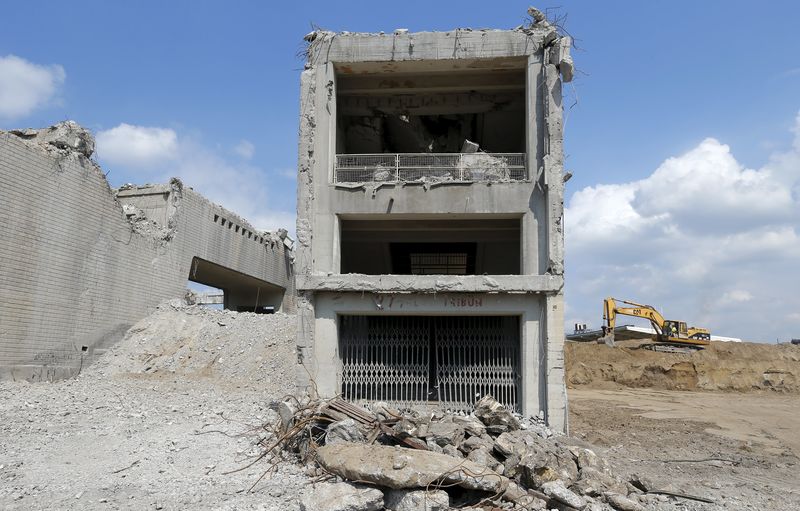 © Reuters. General view of the demolition of the Puskas Stadium, Hungary's biggest sports arena, where a new 65,000-seat stadium will be built by 2019 as Hungary bids for the 2024 Olympic Games, in Budapes