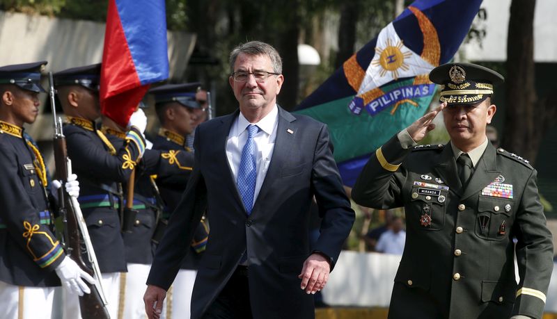 © Reuters. Secretário de Defesa dos EUA, Ashton Carter, durante evento em Manila