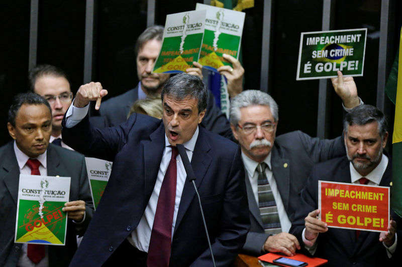 © Reuters. Cardozo faz defesa do governo na Câmara dos Deputados