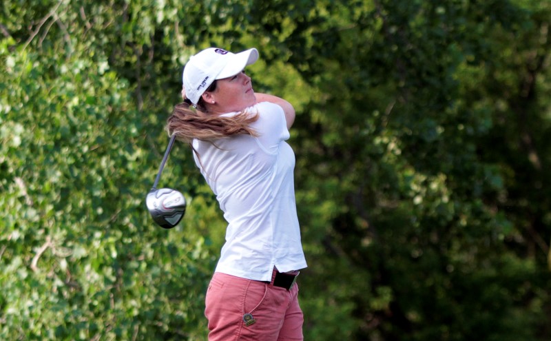 © Reuters. Katie Burnett off the U.S. tees off from the 10th tee during the start of the U.S. Women's Open golf tournament at Blackwolf Run in Kohler