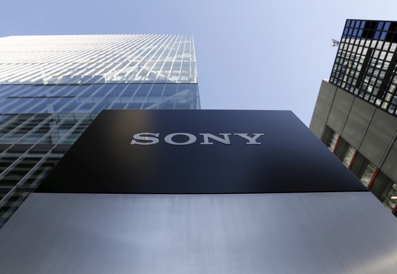 © Reuters. A logo of Sony Corp is seen outside its headquarters in Tokyo