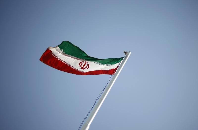 © Reuters. An Iranian national flag flutters during the opening ceremony of the 16th International Oil, Gas & Petrochemical Exhibition (IOGPE) in Tehran