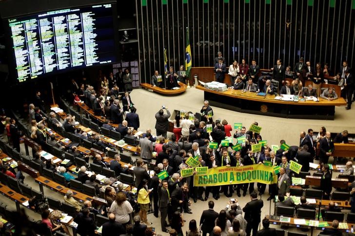 © Reuters. Plenário da Câmara dos Deputados durante sessão sobre apreciação do pedido de abertura de processo de impeachment contra a presidente Dilma Rousseff.