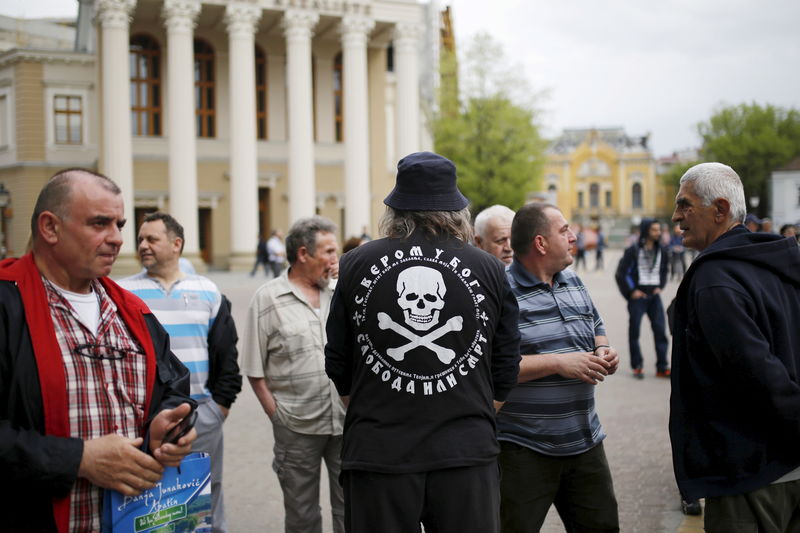 © Reuters. Supporters of Radical Party leader Vojislav Seselj arrive for his pre-election rally in Subotica