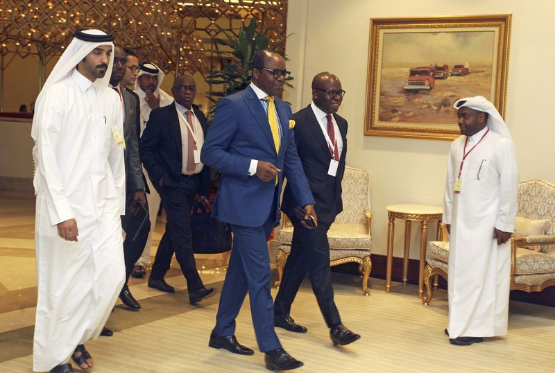 © Reuters. Nigerian Oil Minister Emmanuel Ibe Kachikwu arrives to a meeting between OPEC and non-OPEC oil producers, in Doha