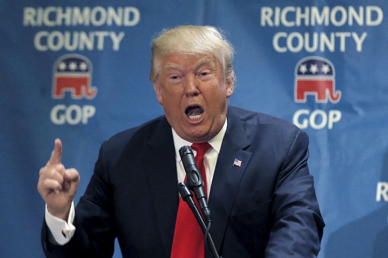 © Reuters. U.S. Republican presidential candidate Donald Trump speaks during the Richmond County Republican Party Lincoln Day Lunch in the borough of Staten Island in New York City