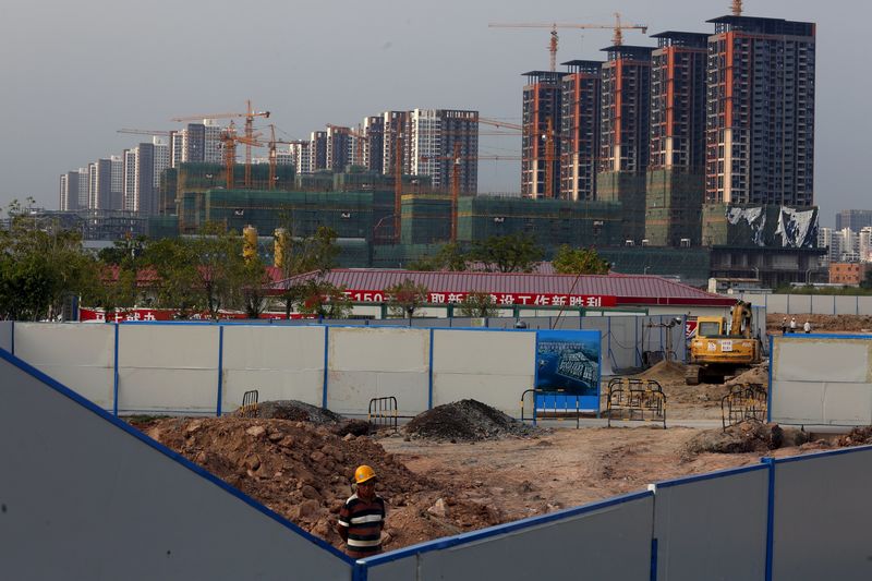 © Reuters. High rise residential flats are under construction in the southern city of Shenzhen