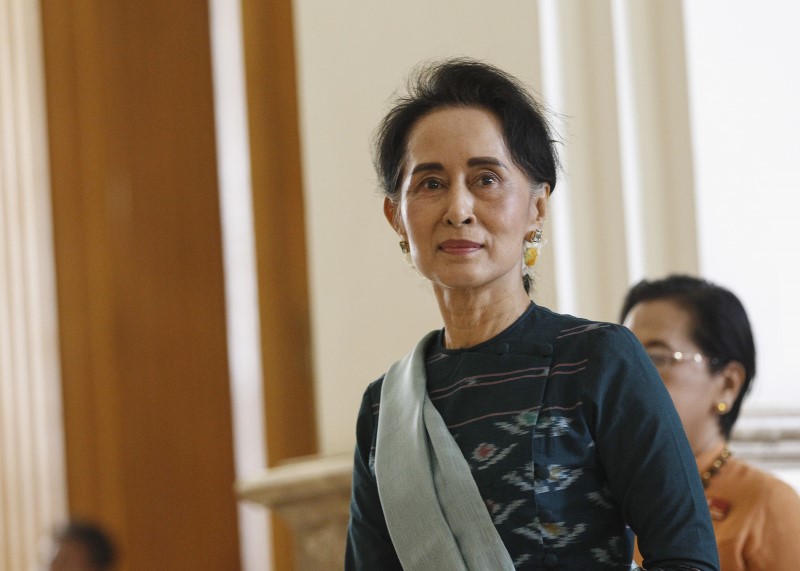 © Reuters. National League for Democracy (NLD) party leader Aung San Suu Kyi arrives at the Union Parliament in Naypyitaw 