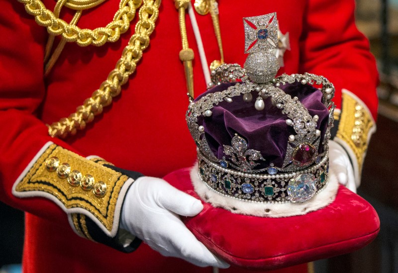 © Reuters. Britain's Queen Elizabeth's crown is carried through the Norman Porch of the Palace of Westminster after the State Opening of Parliament on June 4, 2014 in London