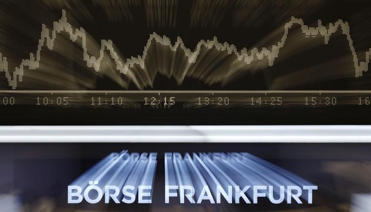 © Reuters. Экран с динамикой индекса Франкфуртской фондовой биржи