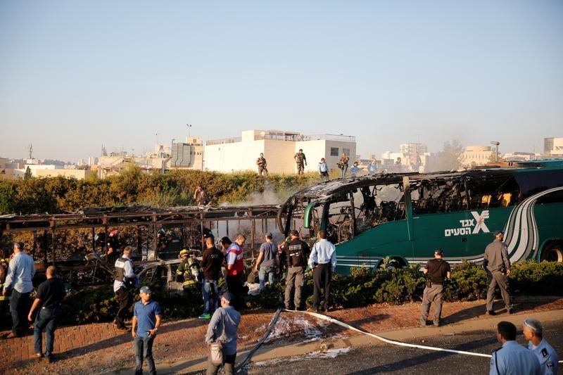 © Reuters. Una explosión en un autobús causa 16 heridos en Jerusalén