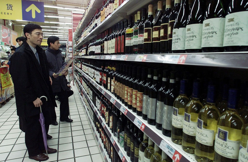 © Reuters. El rebote de la demanda china impulsa al mercado mundial del vino
