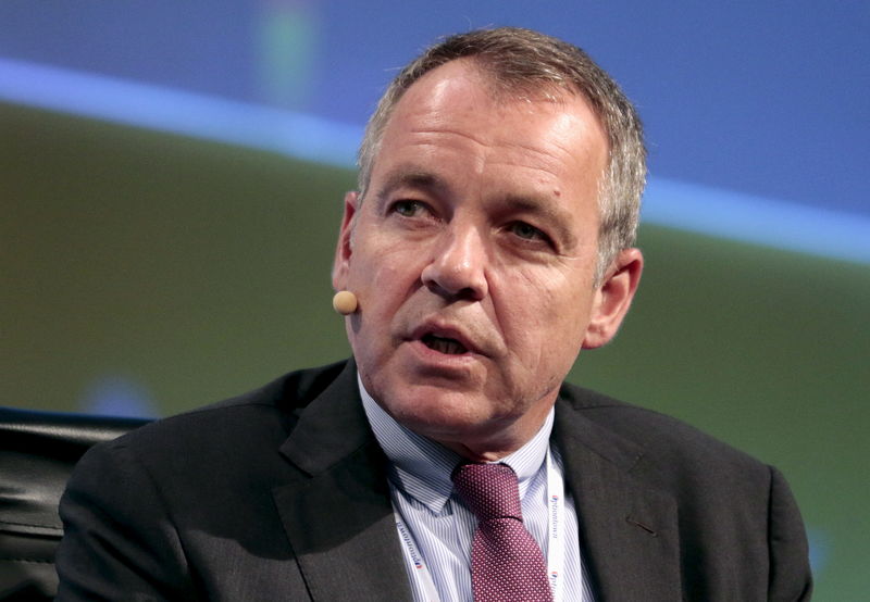 © Reuters. Christoph Mueller, CEO of Malaysia Airlines, speaks during a panel discussion at the 2015  International Air Transport Association (IATA) Annual General Meeting (AGM) and World Air Transport Summit in Miami Beach